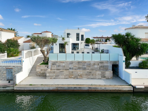 Villa_moderna_en_Empuriabrava_1728576160.jpg